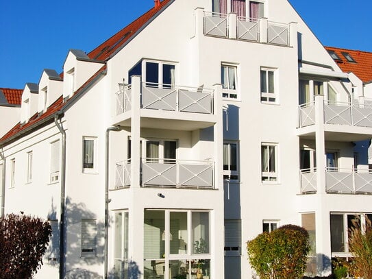 HERRSCHING: Freie, sonnige 2-Zimmer-Wohnung mit Balkon in attraktiver Lage. EBK und TG. Nähe S 8