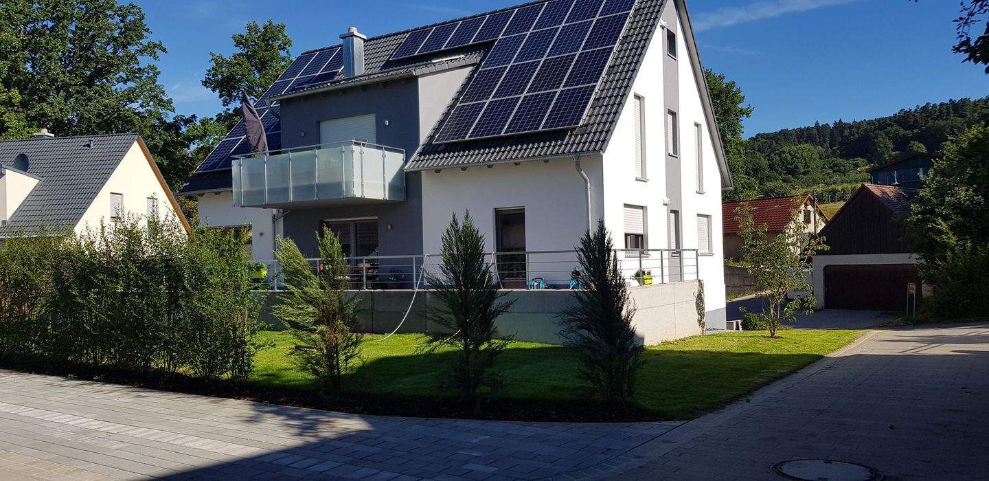                                                               Exklusive 4- Zimmer Wohnung mit Balkon, Garage und Stellplatz                                                       in Neunkirchen (Weiden in der Oberpfalz)