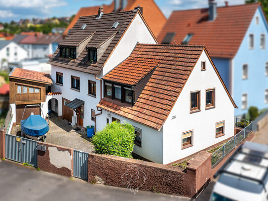 Charmantes Mehrfamilienhaus in Würzburg-Versbach: Attraktive Kapitalanlage und Eigenheim