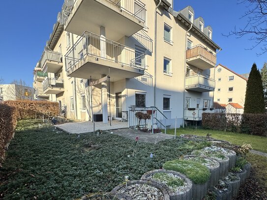 Helle freundliche 2-Raum Wohnung mit Terrasse, großem Garten und Stellplatz