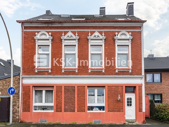 Frechen-Bachem, modernisierte Altbauwohnung mit zusätzlicher Gartennutzung.