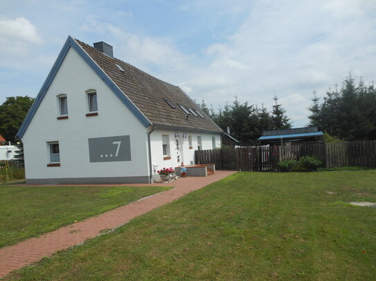 Gepflegtes Einfamilienhaus mit Garage, Carport und Teilkeller in ruhiger Lage zu verkaufen