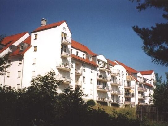 Hübsche 2-Zimmer-Wohnung mit Balkon, neuem Laminat und Garagenstellplatz