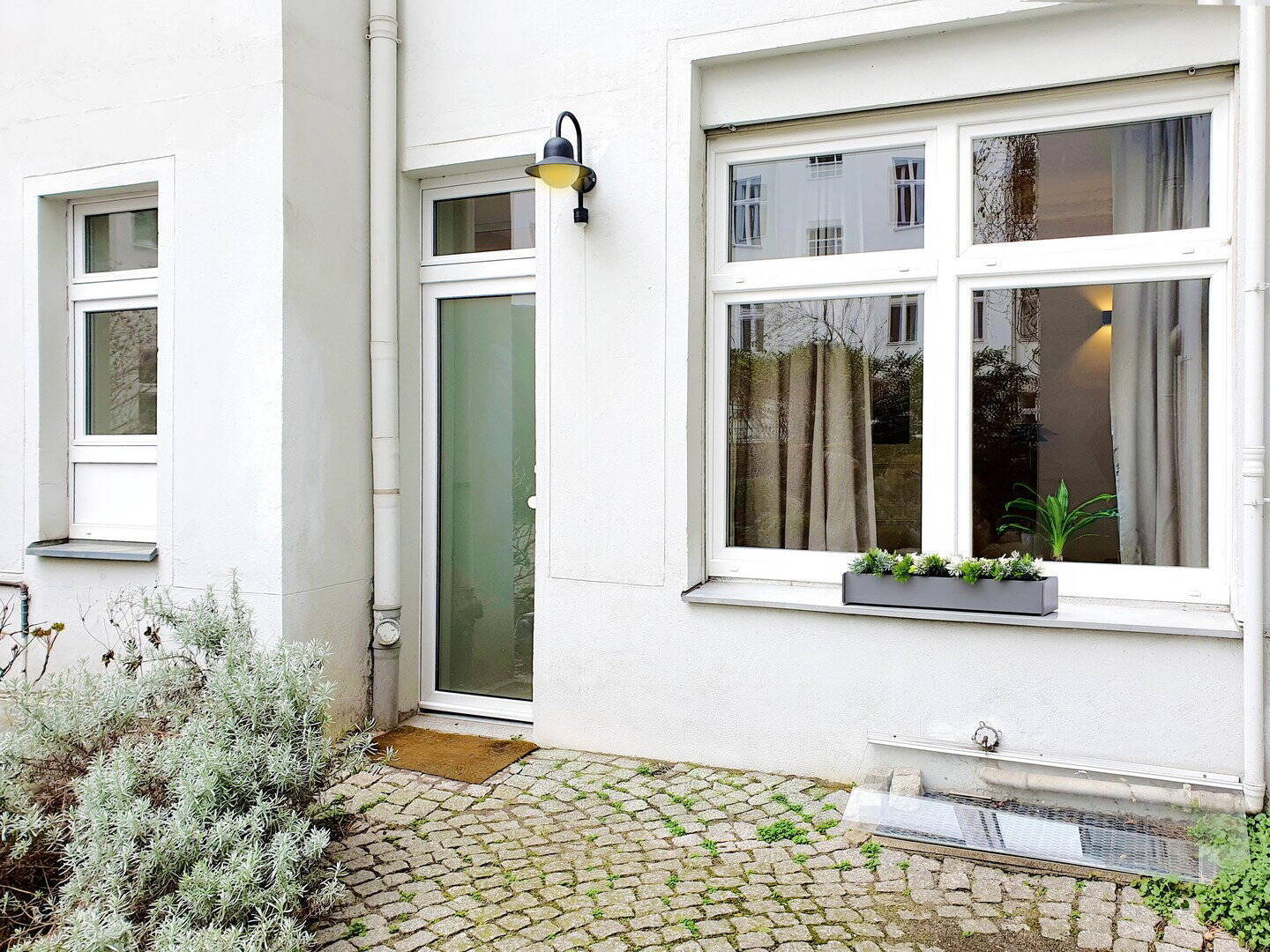 Wohnen & Büro am Savignyplatz . 3 Zi + Souterrain . teilgewerblich nutzbar - Foto 1