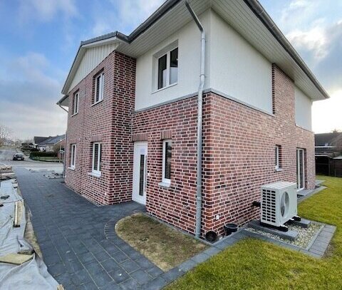 Erstbezug Doppelhaushälfte - Elegantes Stadthaus in ruhiger Lage