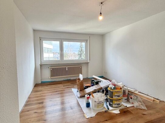 N-Mögeldorf ! Helle neu renovierte 2-Zi.-DG-Whg, 52 m², 3.OG ohne Aufzug, Garage