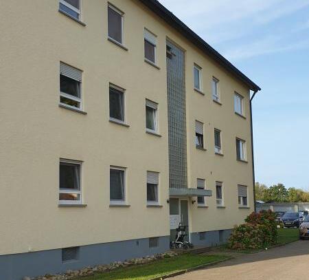 Frisch renovierte, helle ca. 105 m² große 4-Zimmerwohnung mit Balkon und vieles mehr