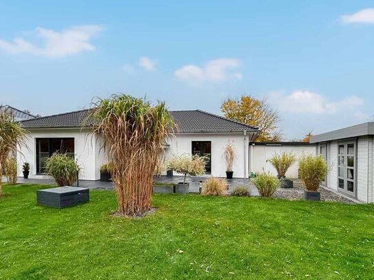 Neuwertiger Bungalow mit Sonnengarten und Garage in Top-Lage von Leck