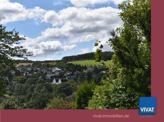 Baugrund mit tollem Blick über den Ort direkt am Waldrand! Altbestand vorhanden.