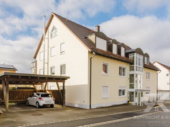 Perfekt geschnittene 2-Zimmer-Eigentumswohnung mit Balkon und Carport im begehrten Schirmitz