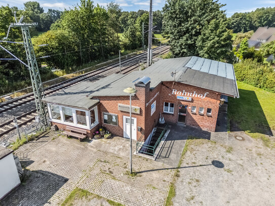 Ehemaliger Bahnhof mit separatem Baugrundstück plus viele Nutzungsmöglichkeiten in Rheine-Rodde