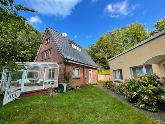 Natur und Strand vereint: Haus mit Nebengebäude am Dünenwald, nur 10 Gehminuten zum Strand.