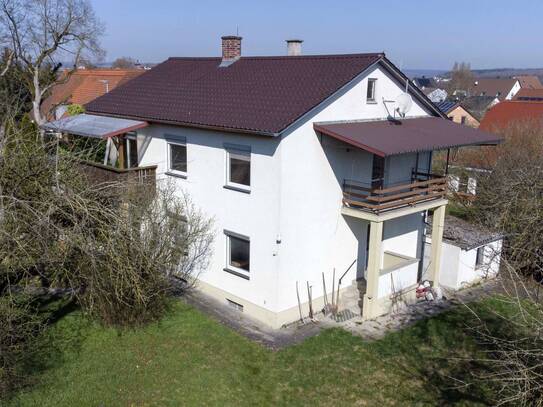 renovierungsbedürftiges Zweifamilienhaus