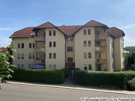 Top sanierte 4-Zimmer-Wohnung mit Balkon im Dachgeschoss, neue Einbauküche, Fahrstuhl im Haus