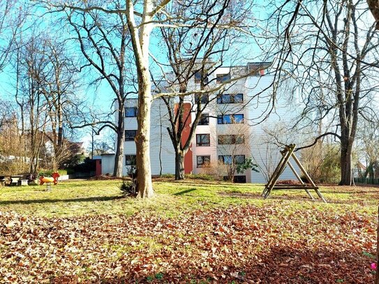 In begehrter, ruhiger und zentral gelgener Wohnlage Tübingens, 3-Zimmer-Wohnung inkl. TG-Stellplatz!