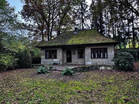 Einzigartiges Einfamilienwohnhaus am Dechsendorfer Weiher (Sanierungen sind erforderlich)