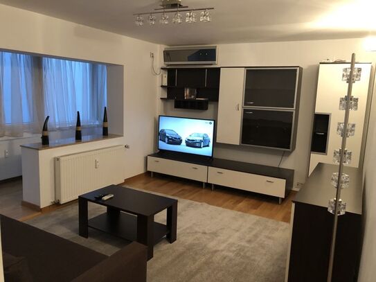 Großzügige 2-Zimmer-Wohnung mit Balkon und stilvollen Details