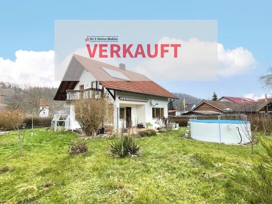 Beziehbares Einfamilienhaus mit Einbauküche, Ofen, Solar+Garage