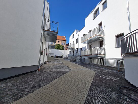 Erstbezug nach Sanierung - Attraktive 3- Zimmer Maisonettewohnung mit Dachterrasse und Balkon zu vermieten!