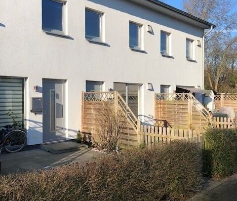 **STADTHAUS IN HH-SÜLLDORF** - 3 Zimmer, ca.80 qm,Terrasse, Stellpl.