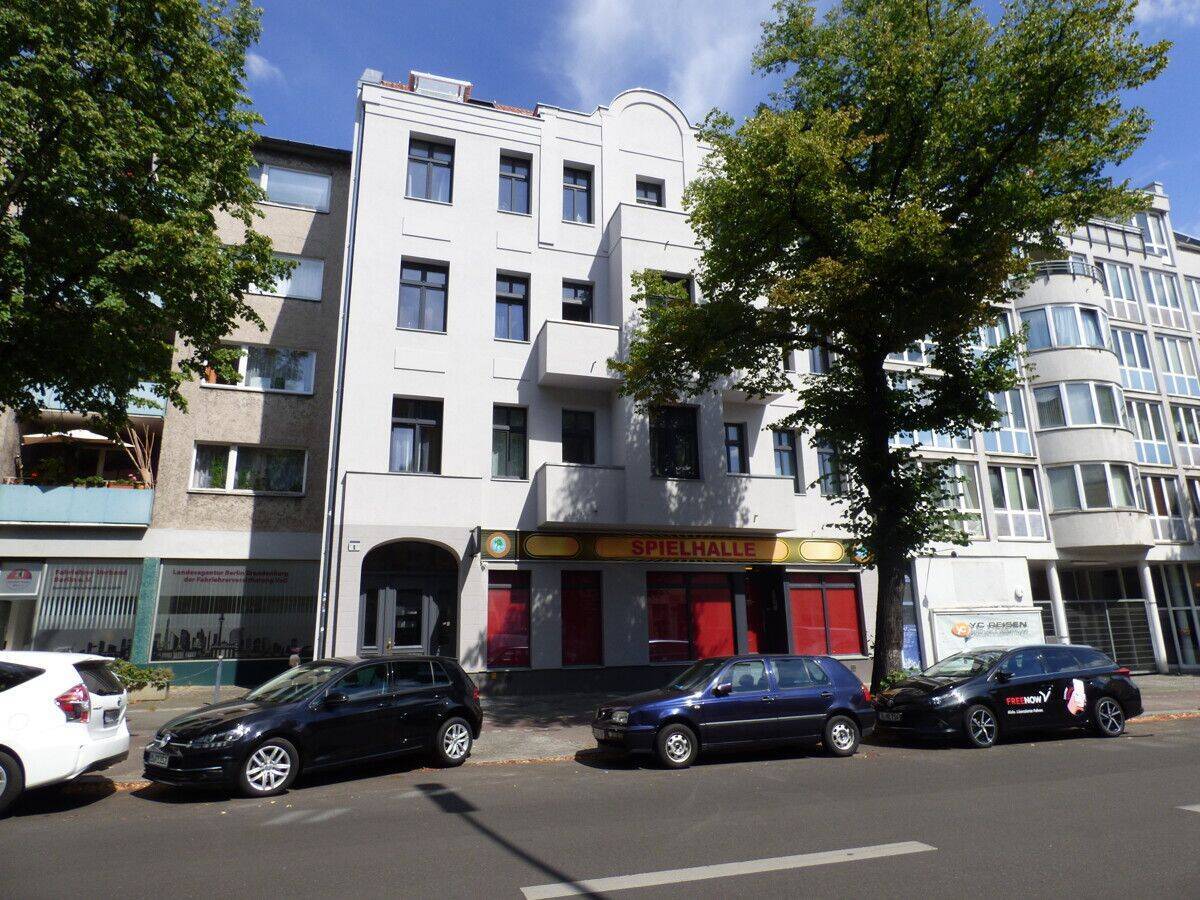 Großzügig geschnittene Wohnung mit Sonnenbalkon ***abgez. Dielen*** - Foto 1