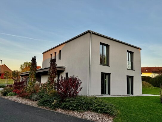 Modernes Bauhaus trifft auf Energieeffizienz (A+) - Stilvolles Traumhaus in ruhiger Lage