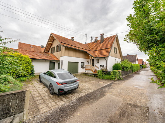 Gepflegtes Einfamilienhaus mit Anbau im Jahre 1998 und schönem Garten