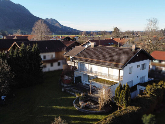 Wohnhaus mit traumhaften Baugrundstück in Grassau