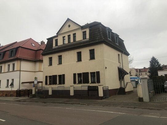 Altengerechte 4-Raum Wohnung im EG mit Klimaanlage, Balkon, Stellplatz und 2 Kellerräumen