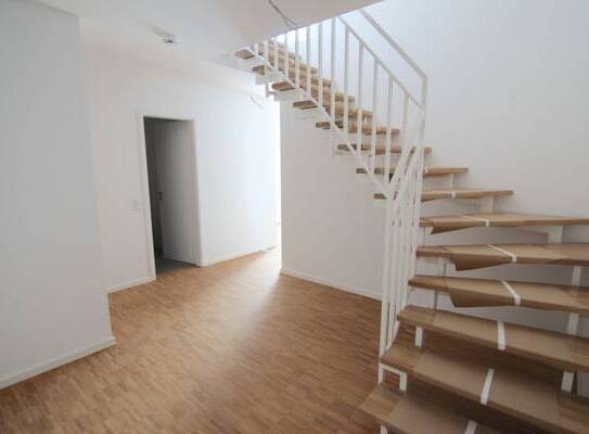 **Neubau**Traumwohnung mit Dachterrasse, Aufzug und Parkett.