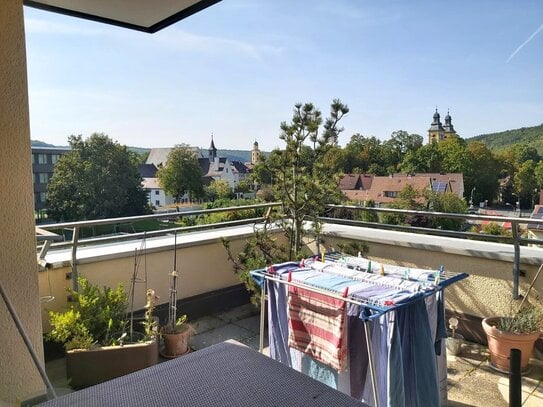 ***Lichtdurchflutete große 2,5 Zimmer Wohnung mit schöner Aussicht***für Kapitalanleger