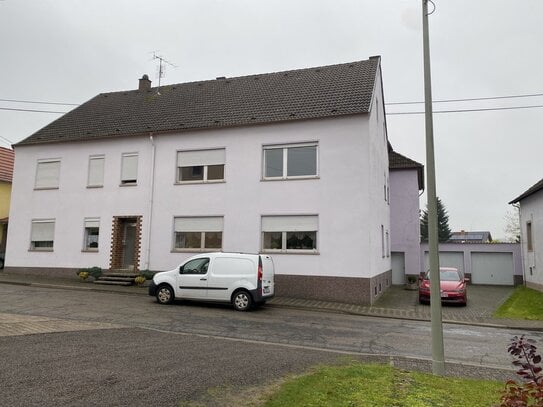 Gepflegtes Zweifamilienhaus mit Ausbaureserve