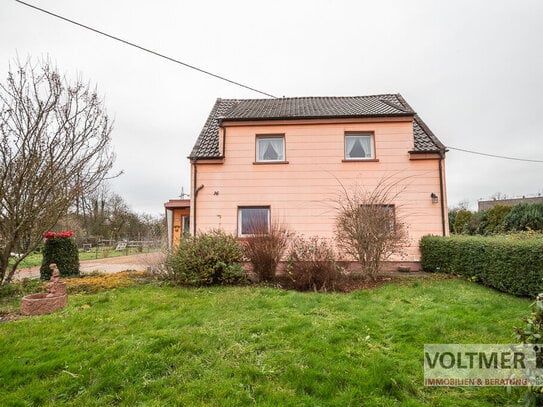 VIEL PLATZ - Ein- bis Zweifamilienhaus mit zwei Garagen und großem Grundstück in Merchweiler!