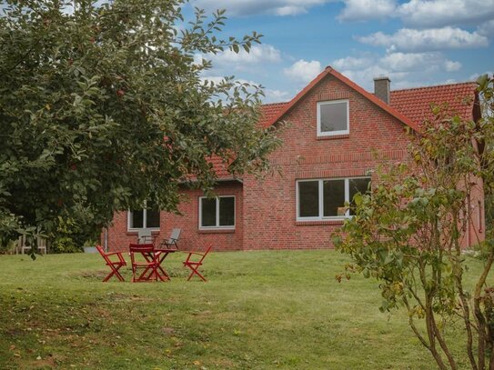 Kneese im Biosphärenreservat - Ein-/ Zweifamilienhaus auf weitläufiger Streuobstwiese zu kaufen!