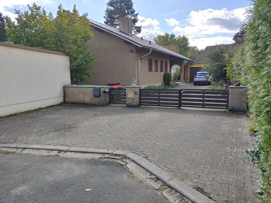 Saniertes Einfamilienhaus am Waldrand mit Sonnenterrasse, Garten, Teich und PKW-Stellplatz