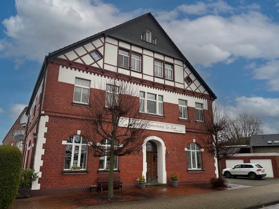 Kernsaniert! Historischer Altbau mit sechs Wohneinheiten und Garagen in ruhiger Wohnlage!