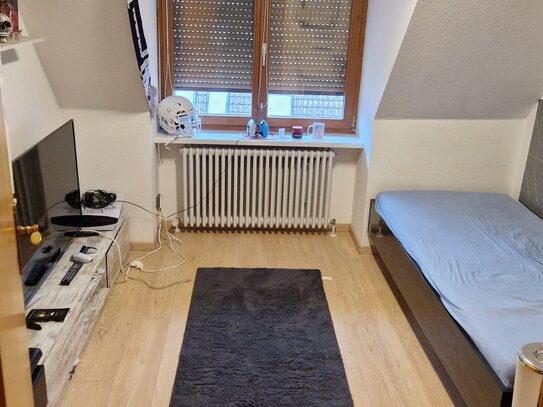 Schöne 2 Zimmer in Wohngemeinschaft