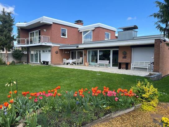 Sehr gepflegtes und großzügiges Wohnhaus mit viel Flair und sonnigen Garten in Euskirchen-Rheder