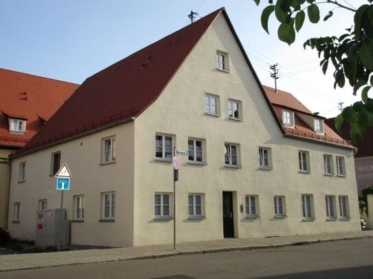 Moderne 2 Zimmer Wohnung mit Altane und Einbauküche in der Altstadt direkt am Deininger Tor W5