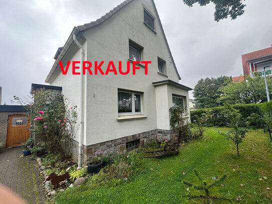 Freistehendes Einfamilienhaus mit Garage