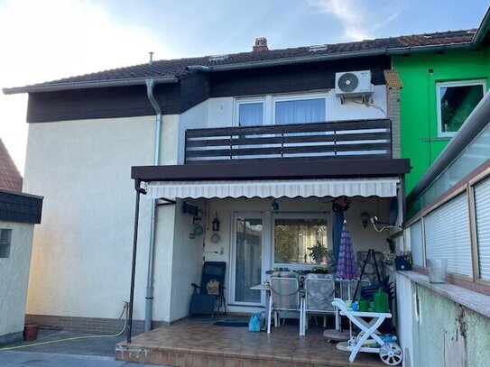 Doppelhaushälfte ; 513m² Grund, Balkon, Terrasse, 2 Bäder, voll unterkellert, große Garage, für Renovierer !