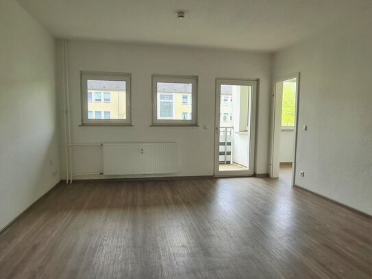 +++ Wir modernisieren - wohnen in Wanheim, 3 Raum mit großen Balkon +++