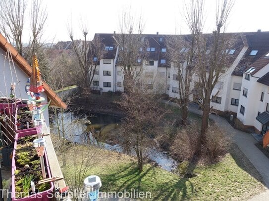 Traumhafte Dachgeschoss-Wohnung mit 3,5 Zimmer, Süd-Balkon, Garage im Herzen von Herzogenaurach