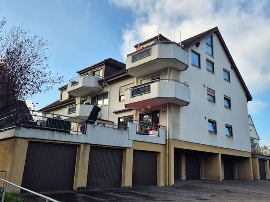 Sehr gepflegte Wohnung mit Balkon und Garage in gefragter Lage