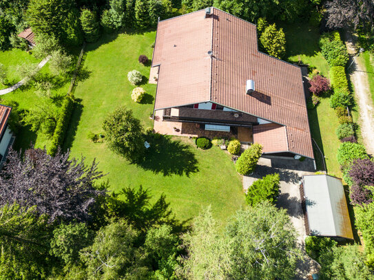 Ortsrandlage mit herrlichem Berg-/ Weitblick! Stilvolles Landhaus mit ca. 1.900 m² Grund - Wildsteig