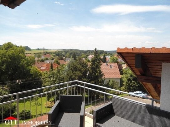 Hechingen - Lichtdurchflutete Dachgeschosswohnung mit schöner Aussicht!