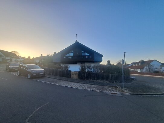 Stadtteil Nürnberg-Fischbach-Brunn: Schönes Einfamilienhaus in ruhiger Lage mit gepflegtem Garten u. Doppel-Garage