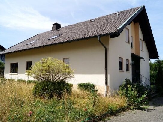 EINFAMILIENHAUS MIT GROSSER GARAGE