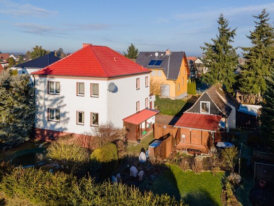 Ein-/Zweifamilienhaus in Fredersdorf - Mit Keller, zwei Küchen/Bädern, Ausbaureserve, Garage, Pool