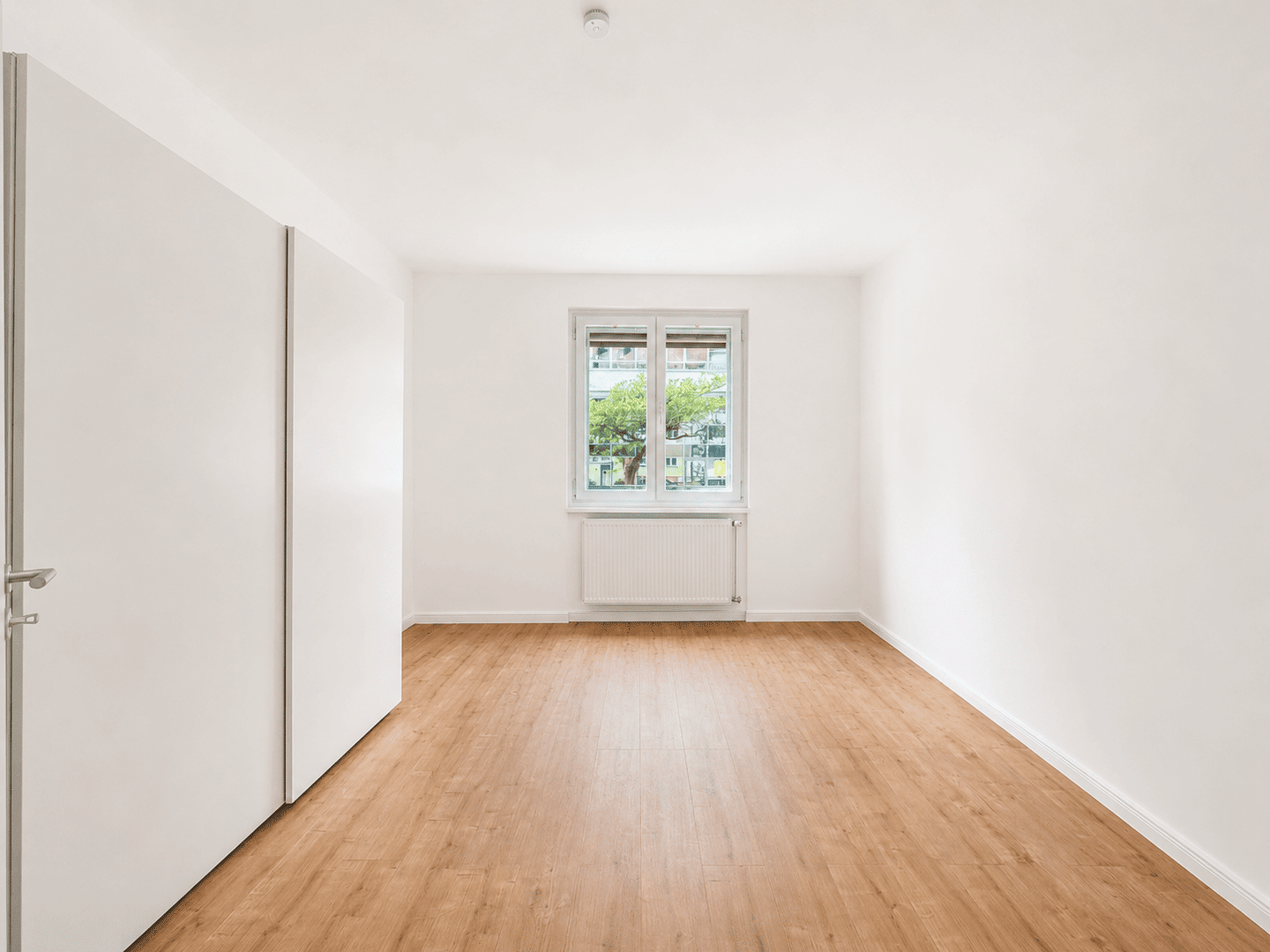 WG Zimmer in Kernsanierter 4 Zimmer wohnung mit EBK und Möbel - Foto 1